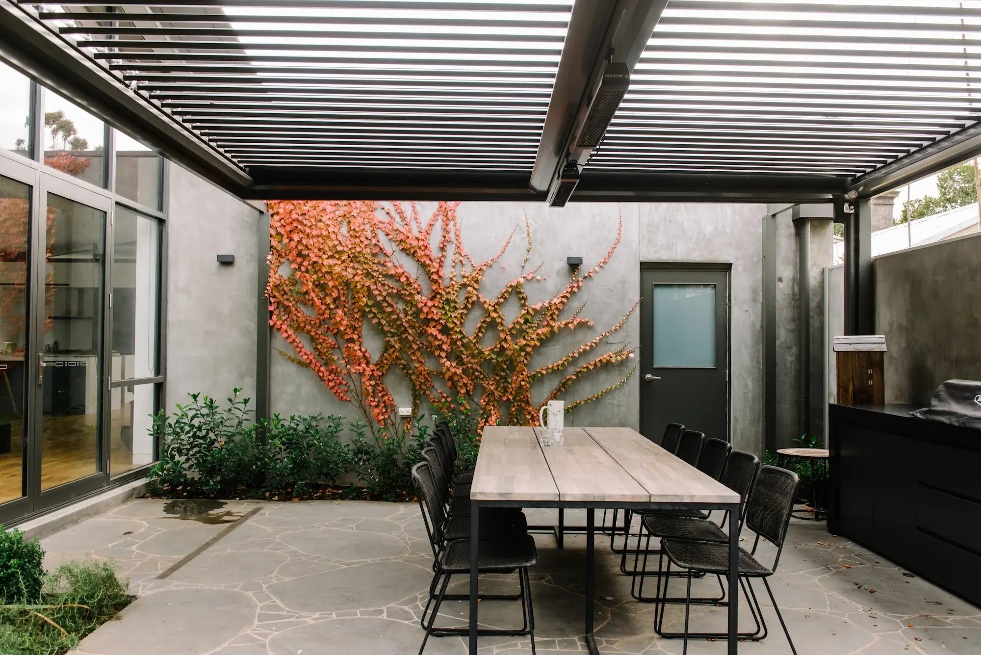 Whyte Gardens - Hawthorn louvre alfresco dining